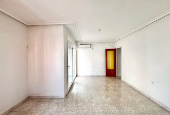 Resale - Apartment / flat - Torrevieja - Paseo Maritimo