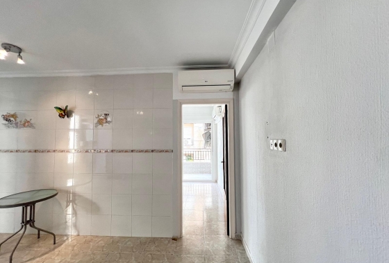 Resale - Apartment / flat - Torrevieja - Paseo Maritimo