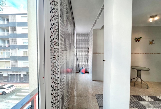 Resale - Apartment / flat - Torrevieja - Paseo Maritimo