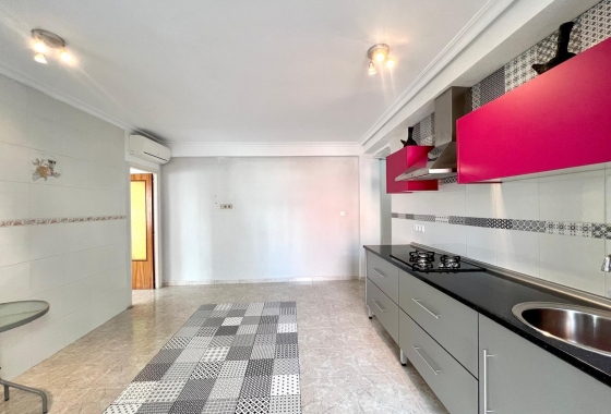 Resale - Apartment / flat - Torrevieja - Paseo Maritimo