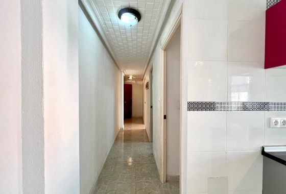 Resale - Apartment / flat - Torrevieja - Paseo Maritimo