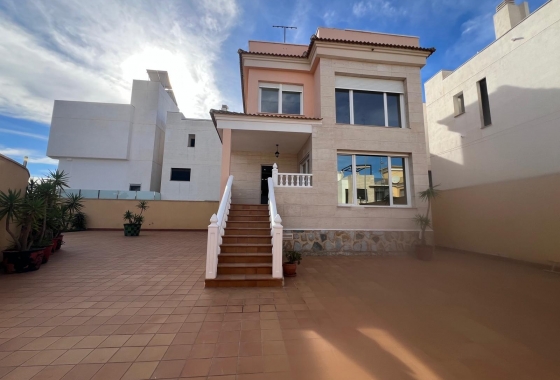 Resale - Villa - Orihuela Costa - Villamartín-las Filipinas