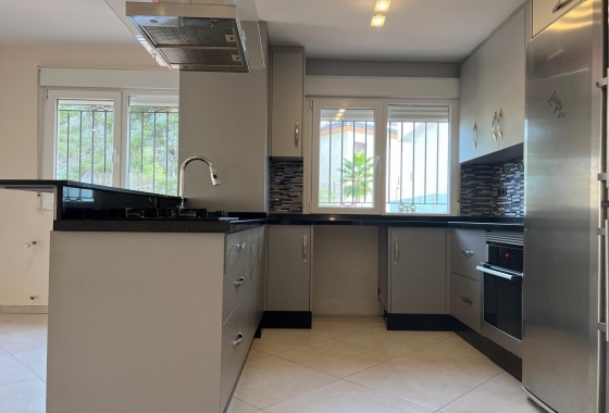 Resale - Villa - Orihuela Costa - Villamartín-las Filipinas