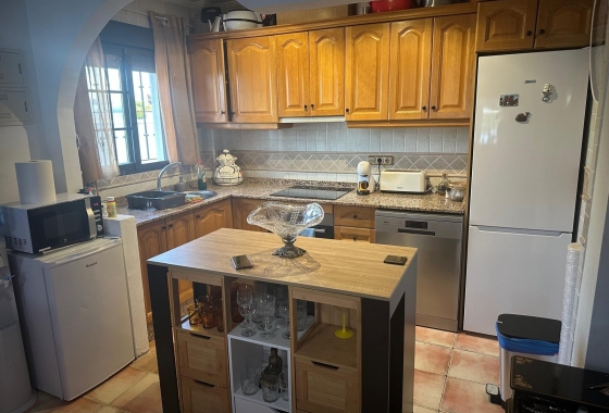 Resale - Villa - Hondón de las Nieves - Inland