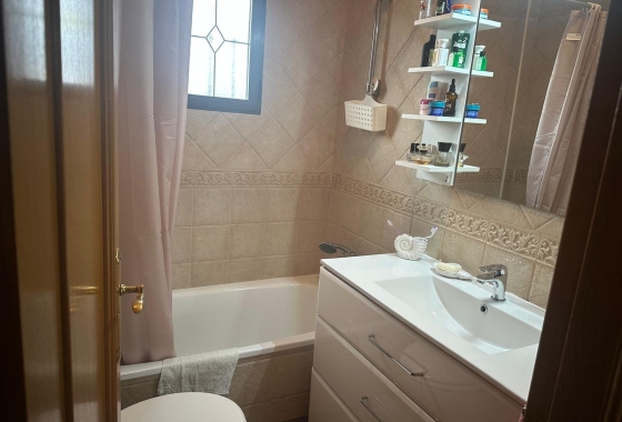 Resale - Villa - Hondón de las Nieves - Inland