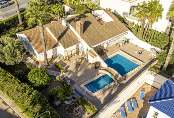 Resale - Villa - Orihuela