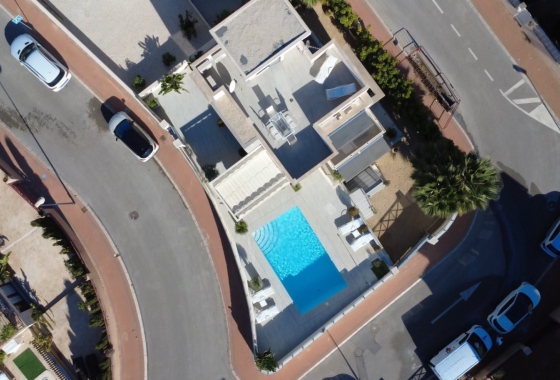 Resale - Villa - La Nucía - Costa Blanca