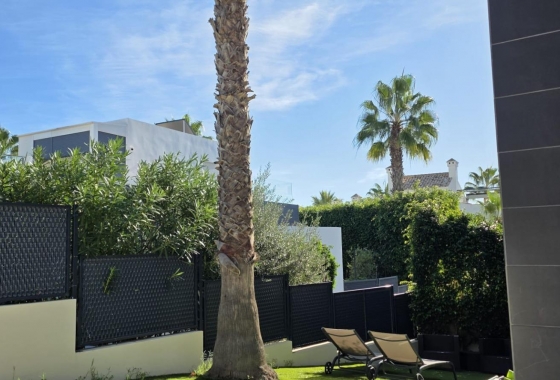 Resale - Villa - Orihuela Costa - Villamartín
