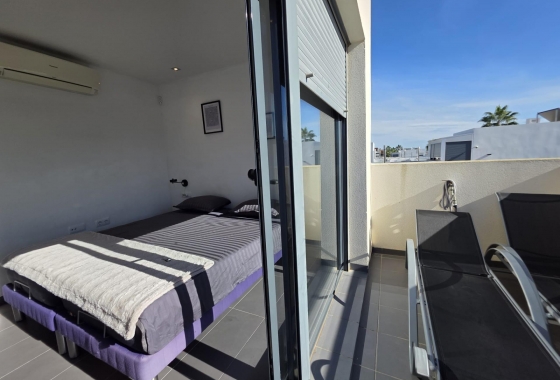 Resale - Villa - Orihuela Costa - Villamartín