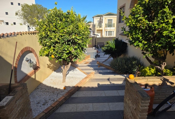 Resale - Villa - Orihuela Costa - Villamartín-las Filipinas