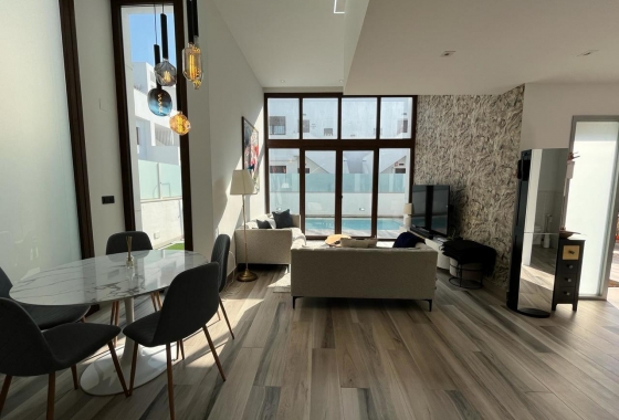 Resale - Villa - Torrevieja - Costa Blanca