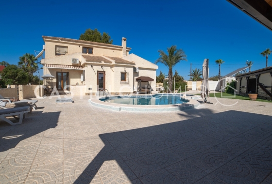 Resale - Villa - Torrevieja - El Chaparral
