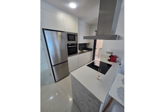 Resale - Apartment / flat - Torrevieja - Estacion De Autobuses