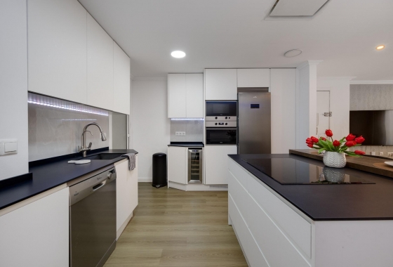 Resale - Apartment / flat - Torrevieja - Centro