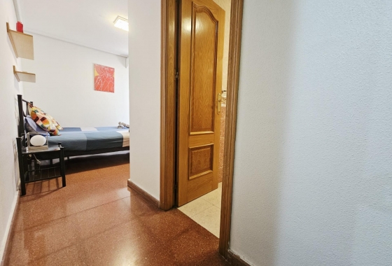 Resale - Apartment / flat - Torrevieja - Estacion De Autobuses