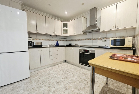 Resale - Apartment / flat - Torrevieja - Estacion De Autobuses