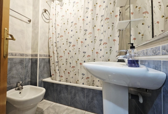 Resale - Apartment / flat - Torrevieja - Estacion De Autobuses