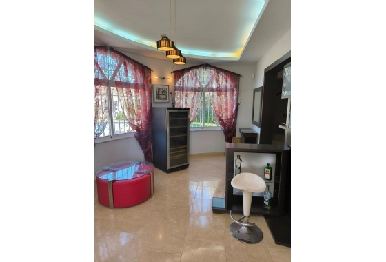 Resale - Villa - Torrevieja - La Siesta