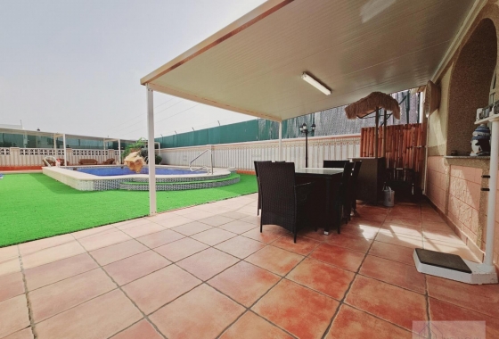 Resale - Villa - Torrevieja - La Siesta - El Salado - Torreta