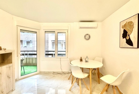 Resale - Apartment / flat - Torrevieja - Playa del Cura