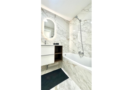 Resale - Apartment / flat - Torrevieja - Playa del Cura