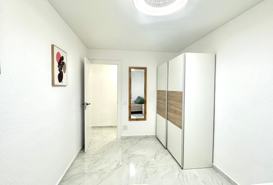 Resale - Apartment / flat - Torrevieja - Playa del Cura
