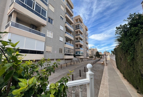 Resale - Apartment / flat - Torrevieja - aguas nuevas