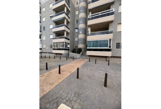 Resale - Apartment / flat - Torrevieja - aguas nuevas