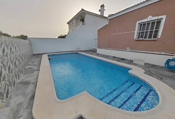 Resale - Villa - Torrevieja - San Luis