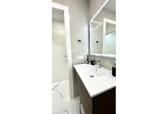 Resale - Apartment / flat - Torrevieja - Playa del Cura