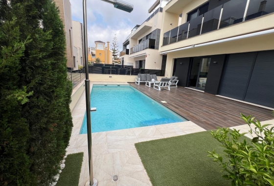 Resale - Villa - Orihuela Costa - Lomas De Cabo Roig