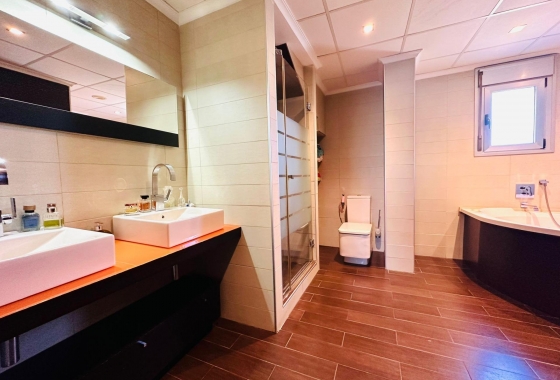 Resale - Apartment / flat - Torrevieja - Estacion De Autobuses