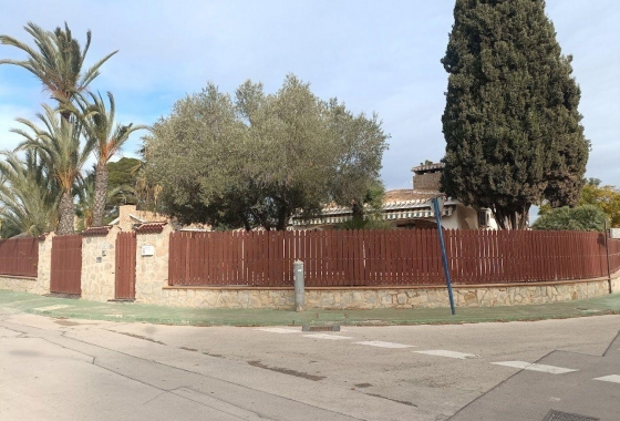 Resale - Villa - Orihuela Costa - Campoamor