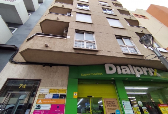 Resale - Apartment / flat - Torrevieja - Puerto