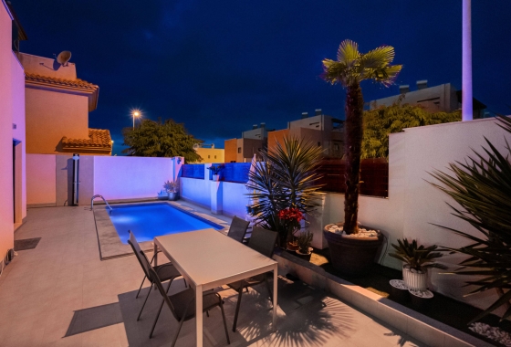 Resale - Villa - Torrevieja - Aguas Nuevas 2