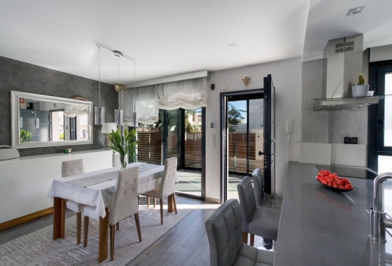 Resale - Villa - Torrevieja - Aguas Nuevas 2