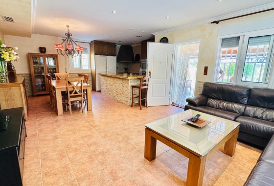 Resale - Villa - Orihuela - Urb. Montepinar