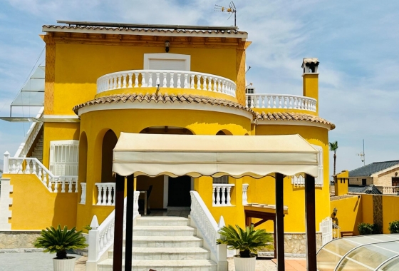 Resale - Villa - Orihuela - Urb. Montepinar