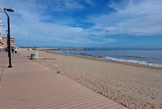 Resale - Apartment / flat - La Mata