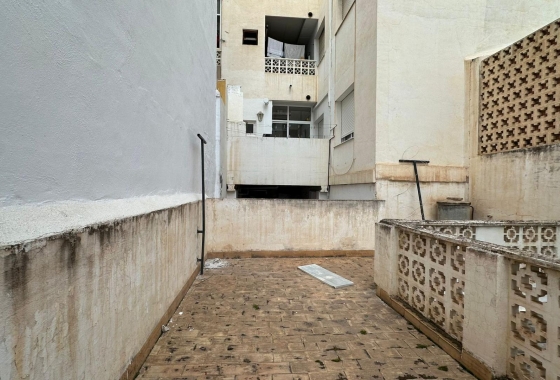 Resale - Apartment / flat - Torrevieja - Estacion De Autobuses