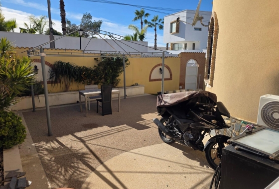 Resale - Villa - Orihuela Costa - Villamartín-las Filipinas