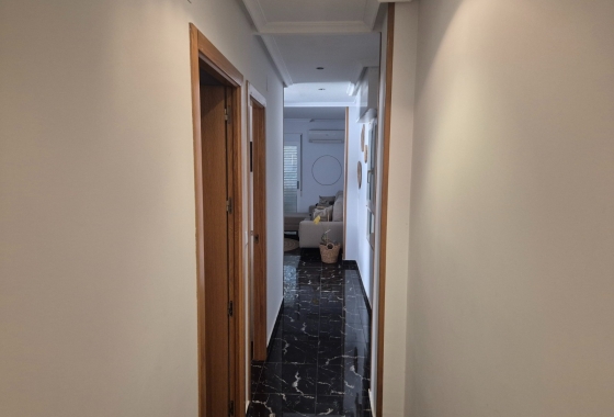 Resale - Apartment / flat - La Mata