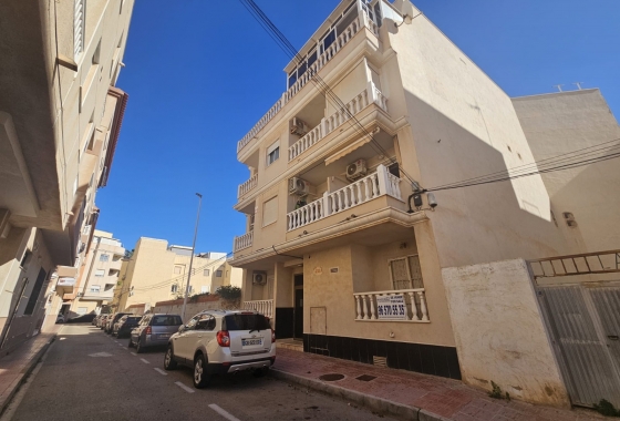 Resale - Apartment / flat - Torrevieja - La Mata Pueblo