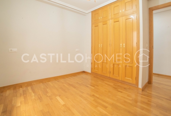 Resale - Apartment / flat - Torrevieja - Centro