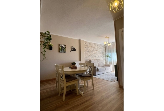 Resale - Apartment / flat - Pilar de la Horadada - La Torre De La Horadada