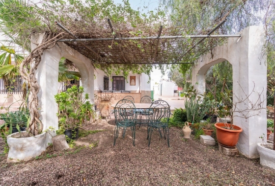 Resale - Villa - Hondón de las Nieves - Inland