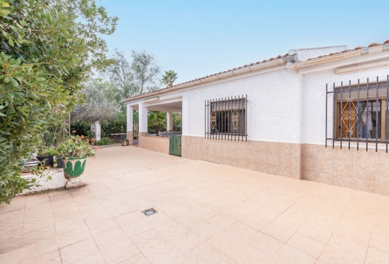 Resale - Villa - Hondón de las Nieves - Inland