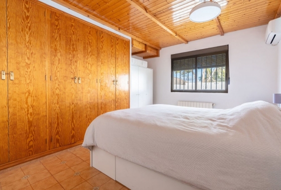 Resale - Villa - Hondón de las Nieves - Inland