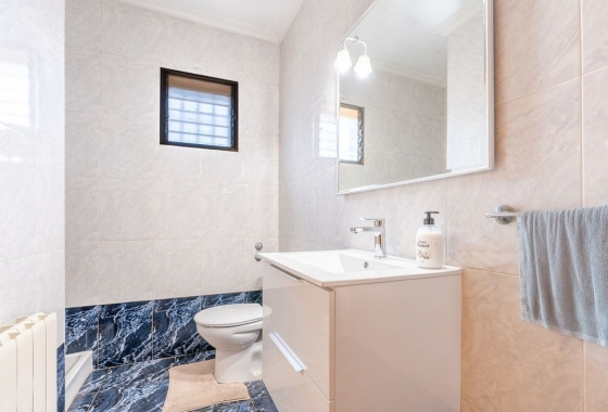 Resale - Villa - Hondón de las Nieves - Inland