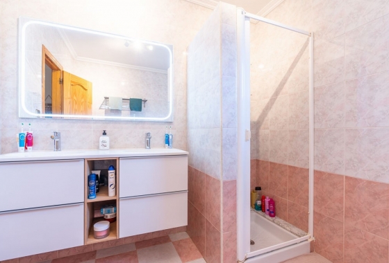 Resale - Villa - Hondón de las Nieves - Inland